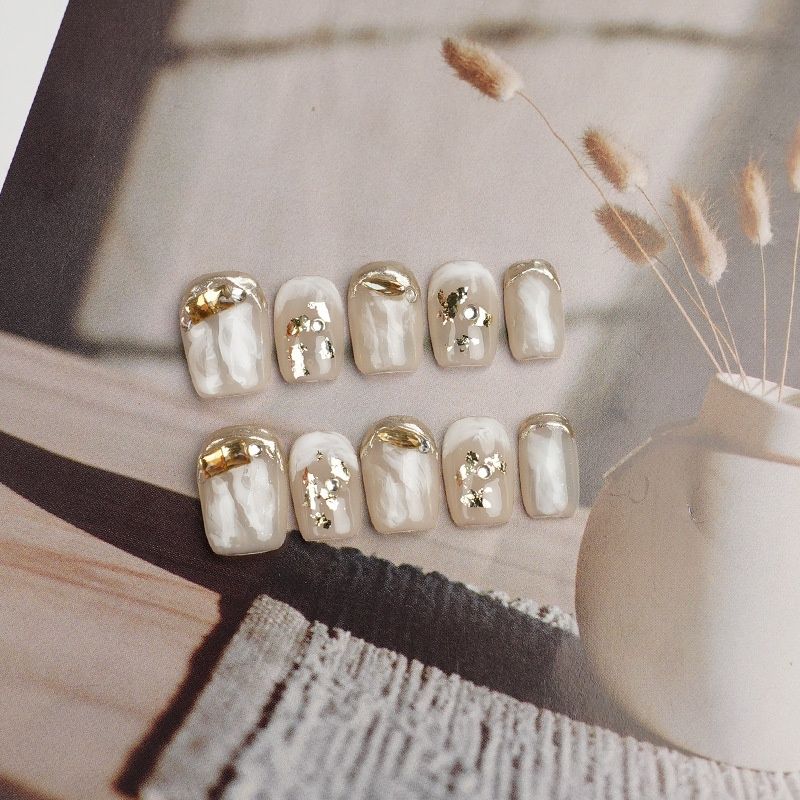 Patch Wear Manicure Wear Nail Handmade Handgezeichneter, verwischbarer Strassstein Nude Color Niche High-End Tragbare Fertigkunst Kurze Nagelaufkleber_voghion.com