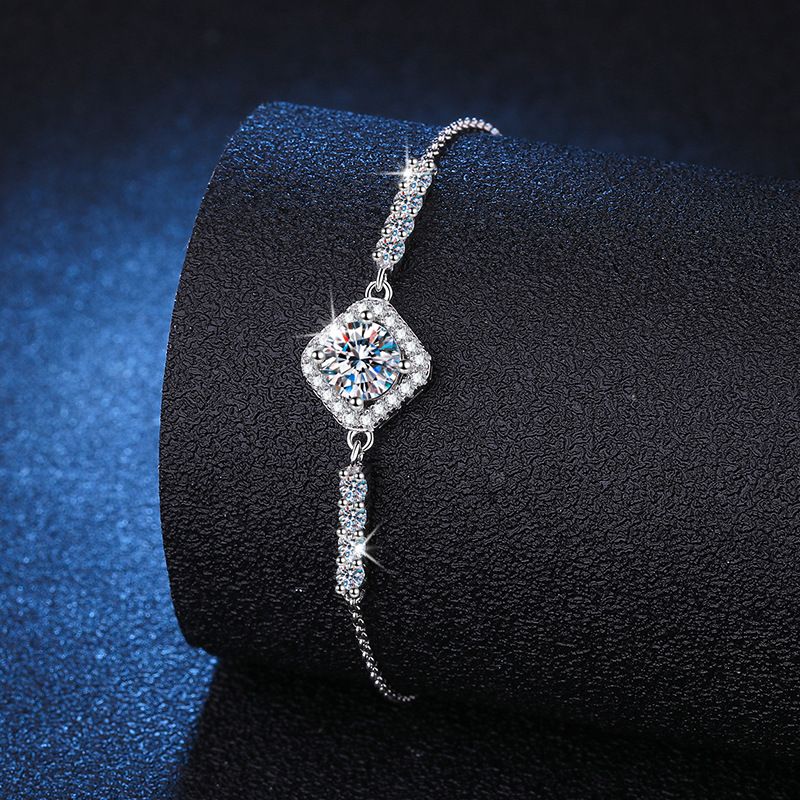 S Reines Silber Klassisches funkelndes quadratisches verstellbares Moissanite-D-Farben-1-Karat-Armband für Frauen_voghion.com