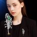 Nuova spilla di piume squisita alla moda coreana con accessori per fiori da petto con temperamento di perle di alta qualità e versatili per le donne_voghion.com