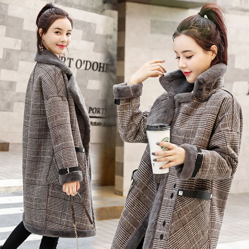 A quadri per donna, autunno inverno 2024, spesso e paffuto, stile medio-lungo, pelliccia di agnello, monopezzo_voghion.com