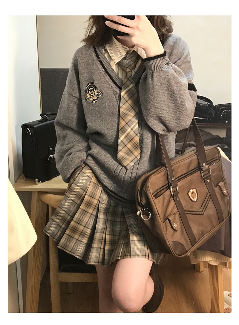 Haut de veste tricotée brodée douce pour femme 2023 automne/hiver style collège série Salt portant un pull uniforme JK_voghion.com