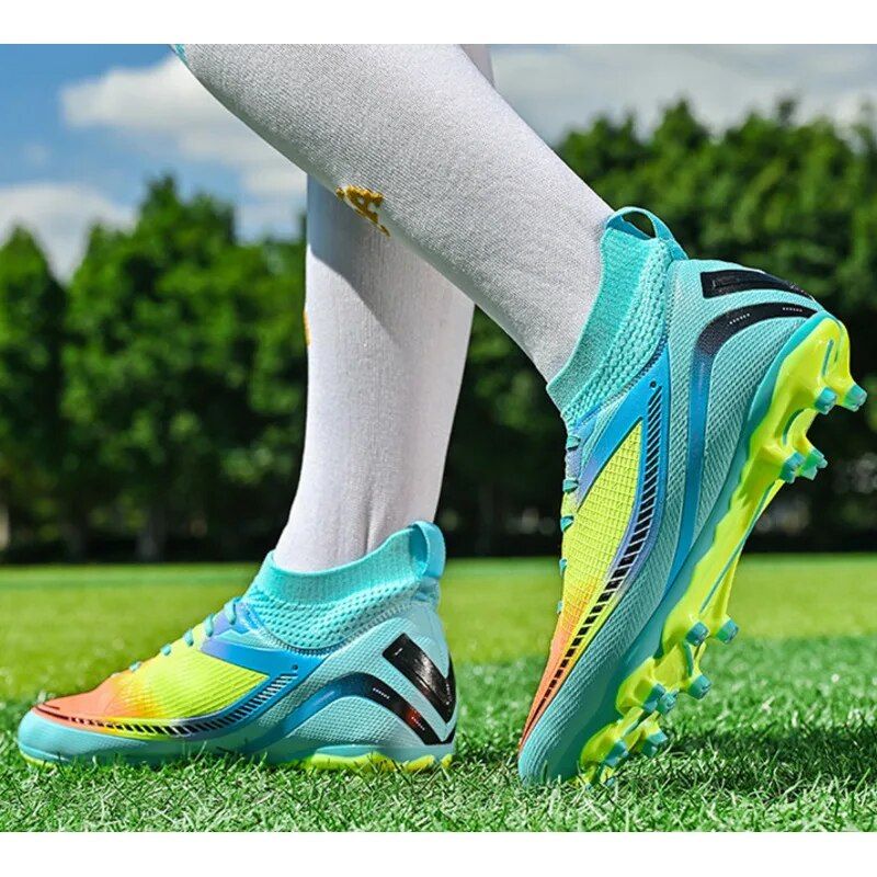 Futebol para meninos e meninas, competição estudantil, tênis de treinamento com pontas de grama artificial_voghion.com