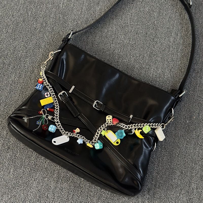 Colgantes para bolsos de hip hop y adornos de cintura modernos con cadena cubana para pantalones con tachuelas de diamantes. Dopamina._voghion.com