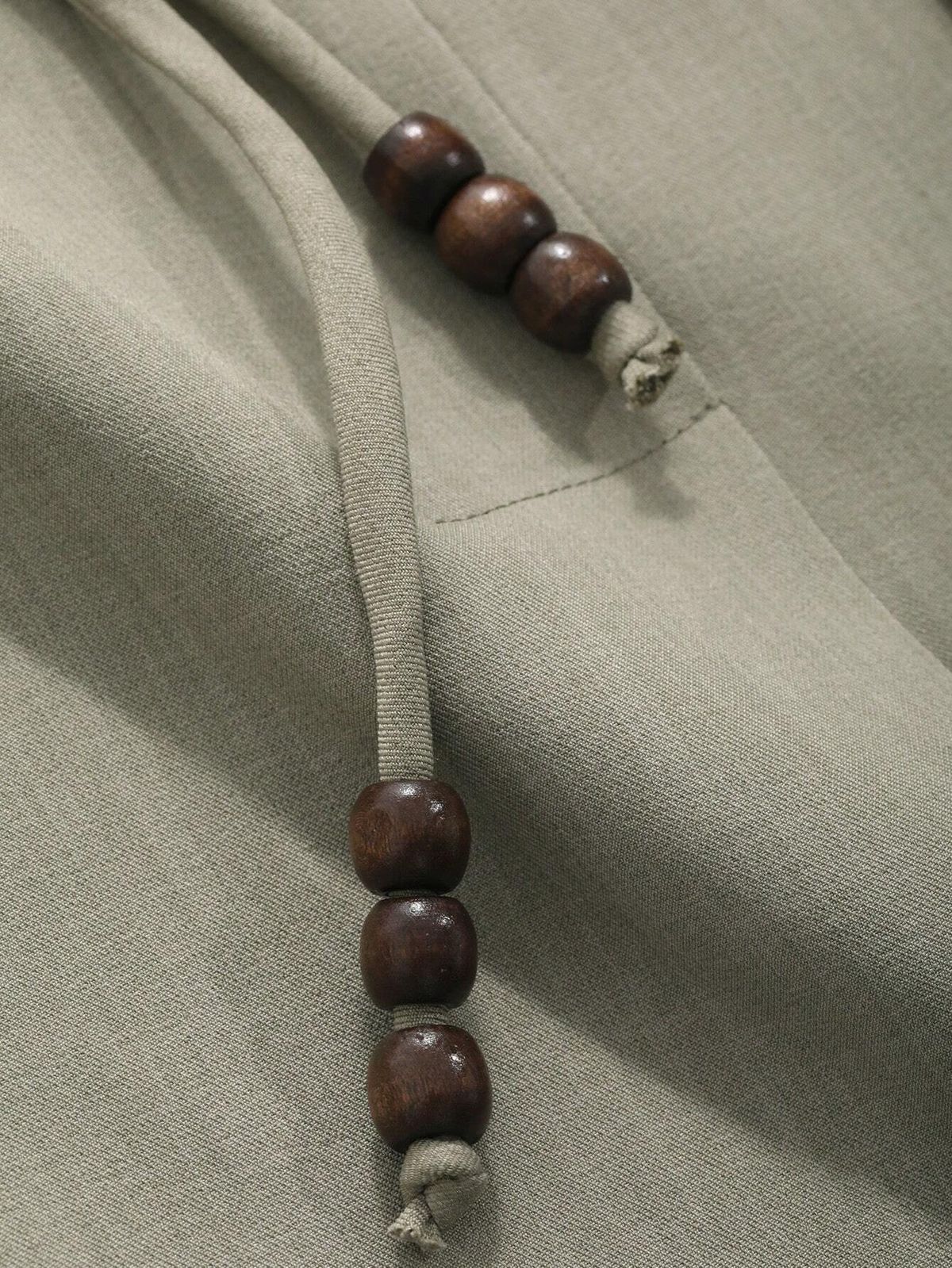 Naisten elegantti neuletakki, jossa solmittava helmillä koristeltu setti_voghion.com