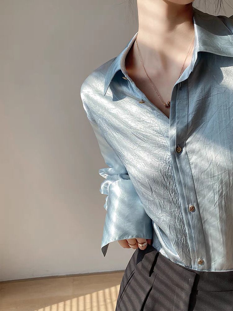 Damenbekleidung, Heldin im Stil einer feinkörnigen Satin-Triacetat-Langarmbluse für Damen, stylisches Pendlerhemd für Frühling und Herbst 2024_voghion.com