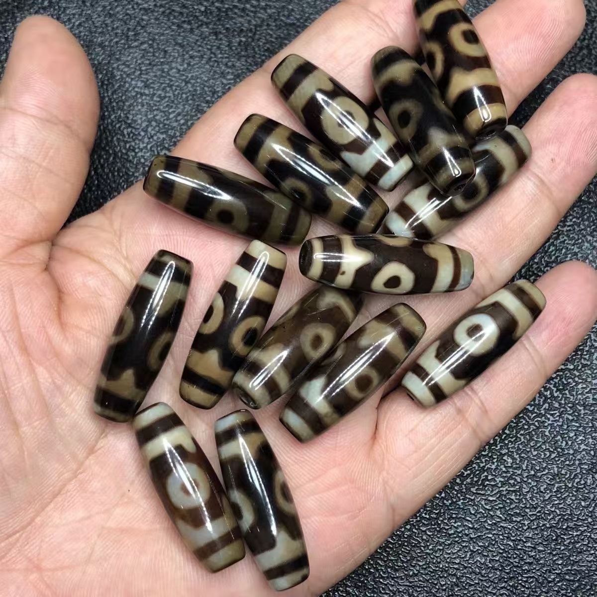 Pendentif classique à trois yeux en agate noire, idéal pour la création de bijoux en perles. Convient aux hommes et aux femmes. Produit principal favorisant le bien-être._voghion.com