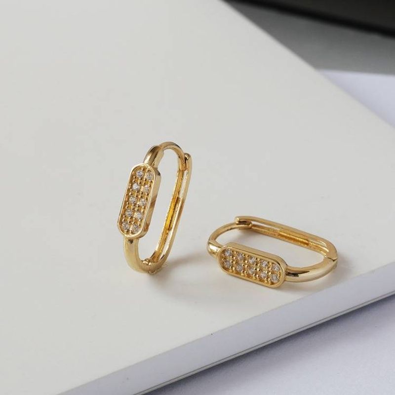 Huggie Oorbellen Verzilverd Met 14K Gouden Oorbellen, Niche Ontwerp, Glanzende Ovaal Ingelegd Met Volledige Zirkonium Temperament Oorbellen_voghion.com