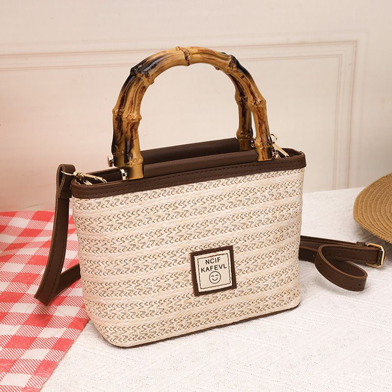 Frühlingsneue, strukturierte, gewebte Tasche mit Bambusgriff. Reise-/Urlaubsmode, Umhängetasche aus Stroh_voghion.com