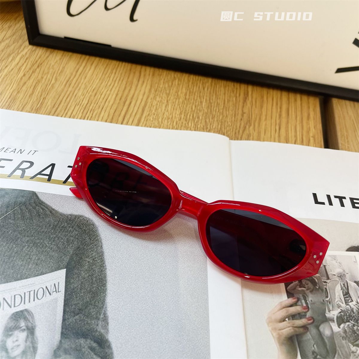 LazyZoom New Arrival Retro Cat Eye Sexy European And American Style Female Fancy Black UV Protection Net Red Square Round Face_voghion.com