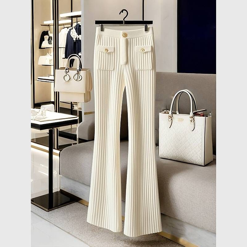 Completo da donna in maglia bianca a due pezzi, maglione a maniche lunghe e pantaloni a vita alta, completo morbido e confortevole per abbigliamento casual_voghion.com