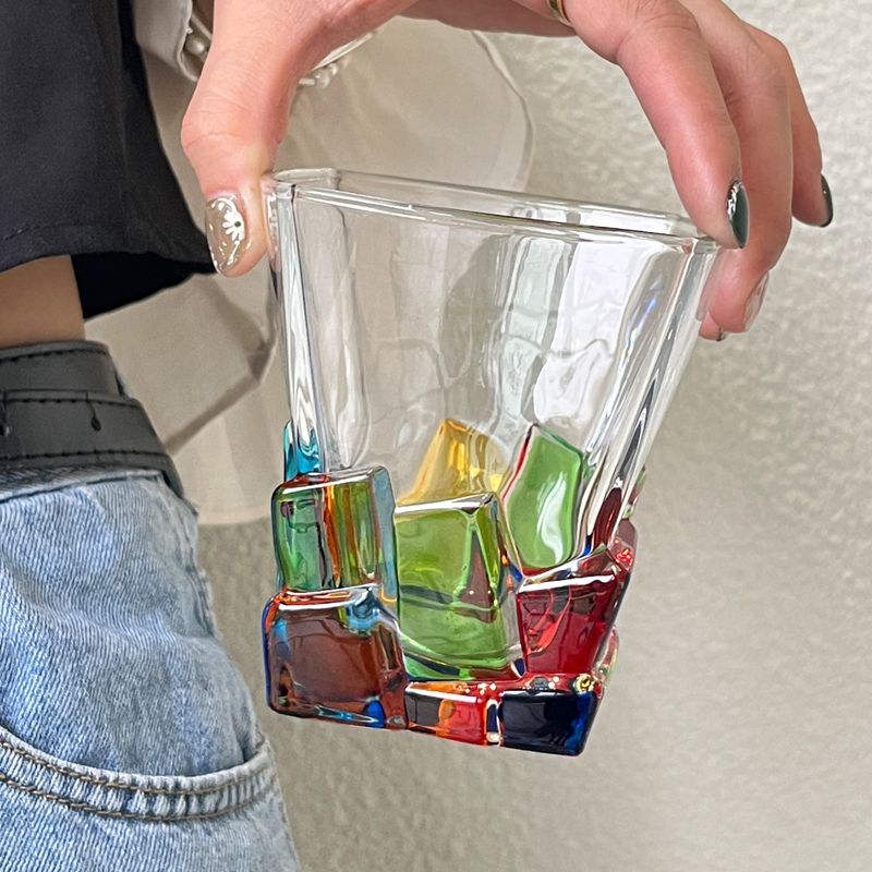 Tazza da whisky in vetro con design a nicchia, dipinta a mano con vernice lucida arcobaleno iridescente_voghion.com