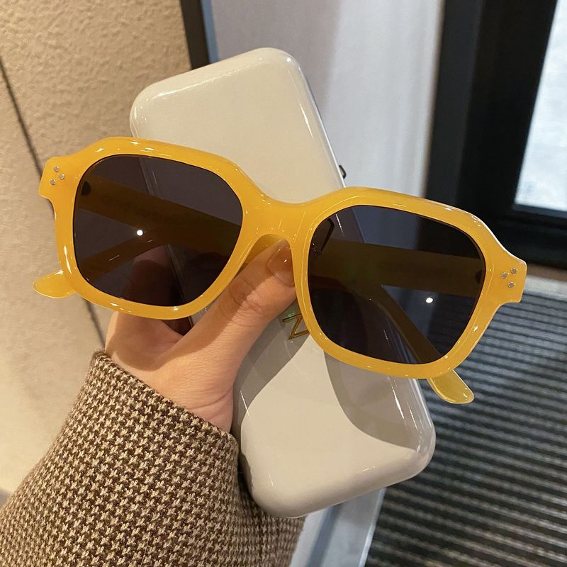 Sunglasses Women's 2024 New Letter Printing UV Protection Thick Frame Square Couple Street Shooting Vacation Glasses Men's Tide_voghion.com
