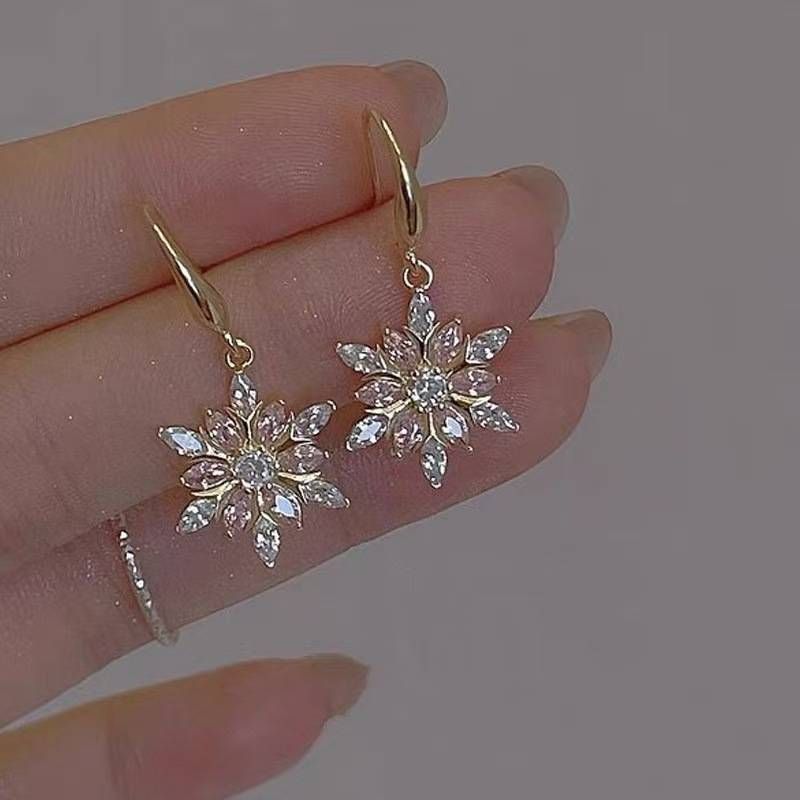 New European and American long earrings zircon diamond female fashion versatile cute Christmas pink snowflake earrings jewelry wholesale_voghion.com
