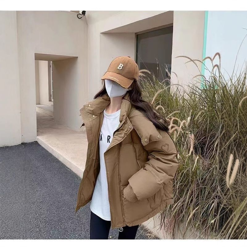 ​​Unisex Kurze Pufferjacke mit Herzstickerei – Trendige Streetwear in Schwarz, Grau & mehr (S-XXL) | Wintermode Mantel​​_voghion.com