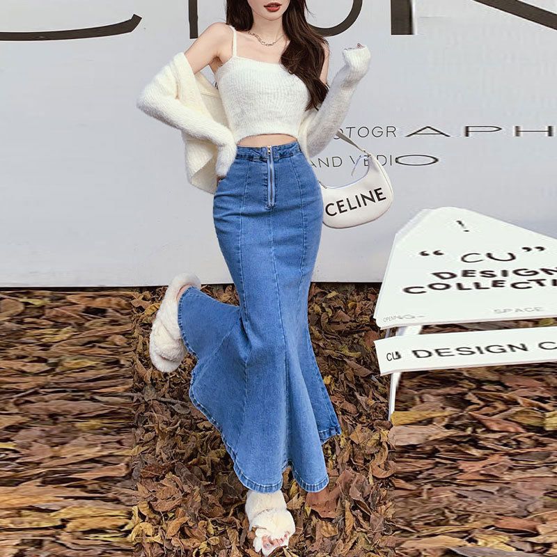 Mezzo denim per donna nella primavera 2024, con un senso del design di nicchia, tra cui gonne alla moda e a sirena. Lunghezza media_voghion.com
