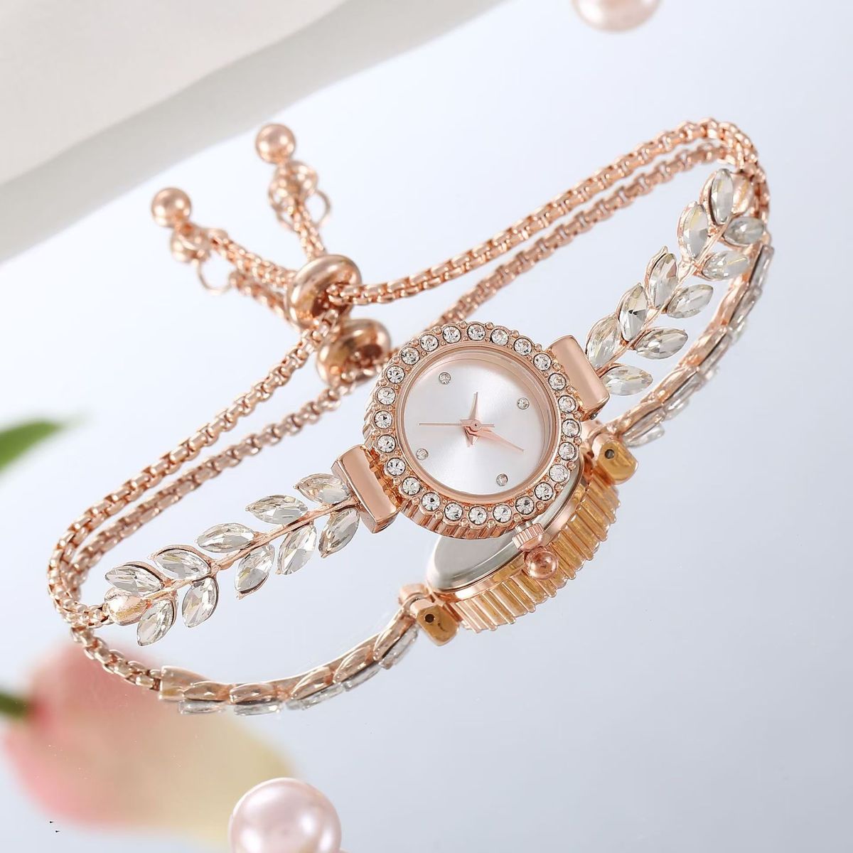 New Women's With Rhinestones, Small Dial, Slim Bracelet, Adjustable Strap, Fashionable Quartz Watch_voghion.com