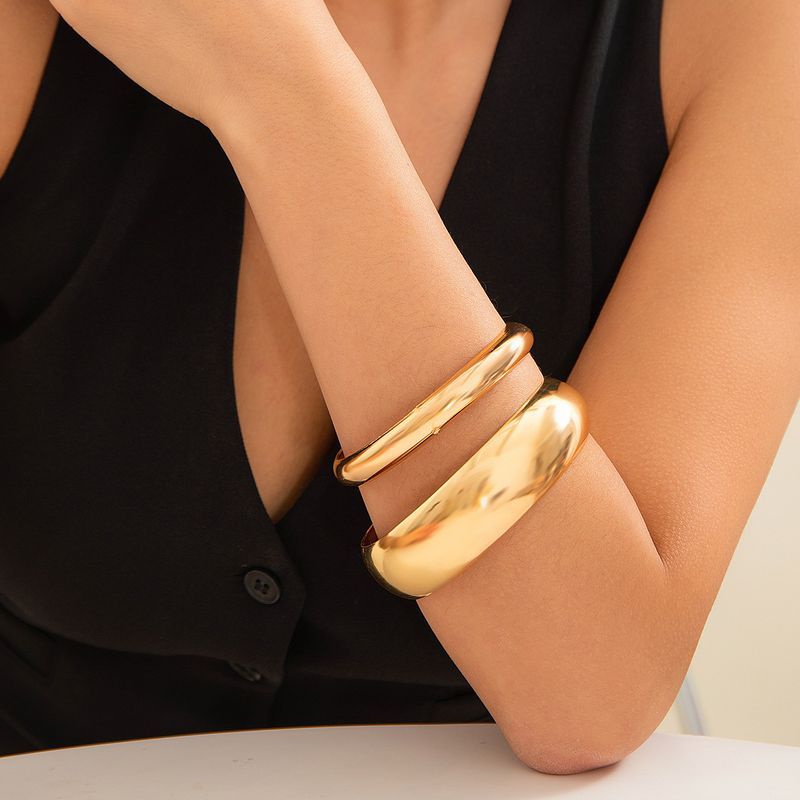 Braccialetto circolare fatto a mano con anello chiuso, bracciale minimalista multistrato a lati larghi_voghion.com