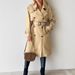 Klassischer Khaki-Trenchcoat für Damen mit Gürtel – Langer Mantel in schmaler Passform für Büro und Freizeit_voghion.com