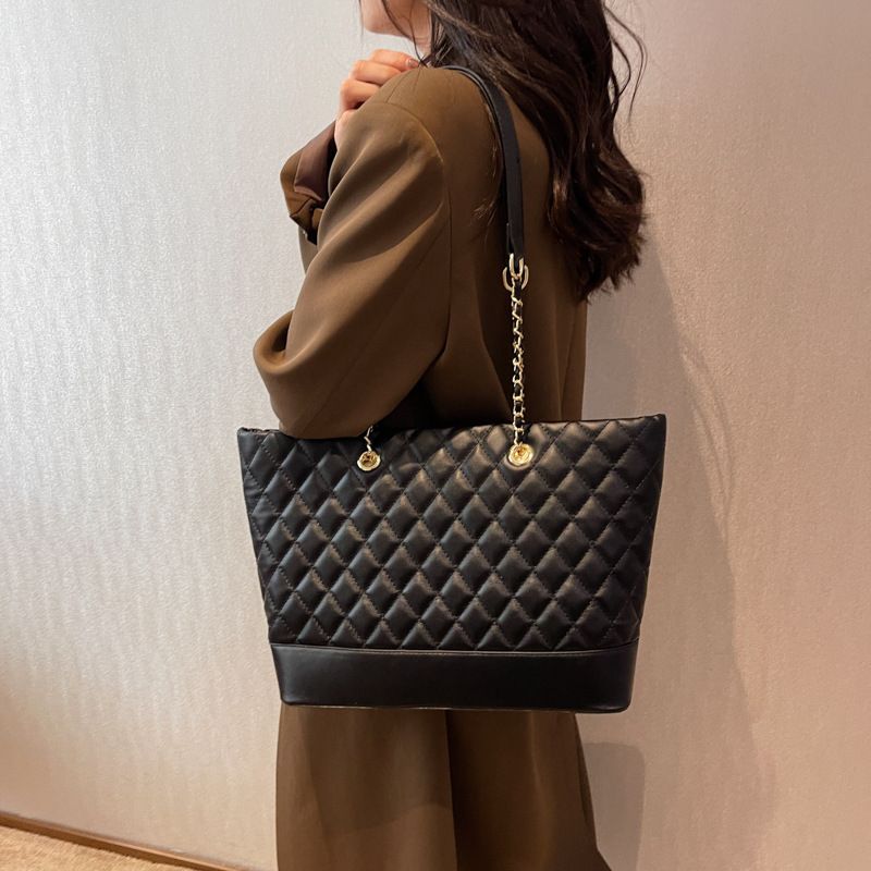 Textured Bag Women's Large Capacity 2023 New Fashion Niche Lingge Chain Bag Simple One Shoulder Crossbody Bag_voghion.com