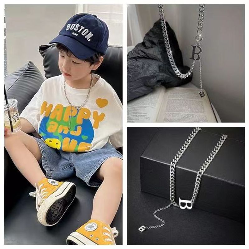 Collana con lettera B resistente alla luce, da donna, alla moda e versatile, ciondolo per collo per bambini, design semplice e di nicchia, da strada_voghion.com