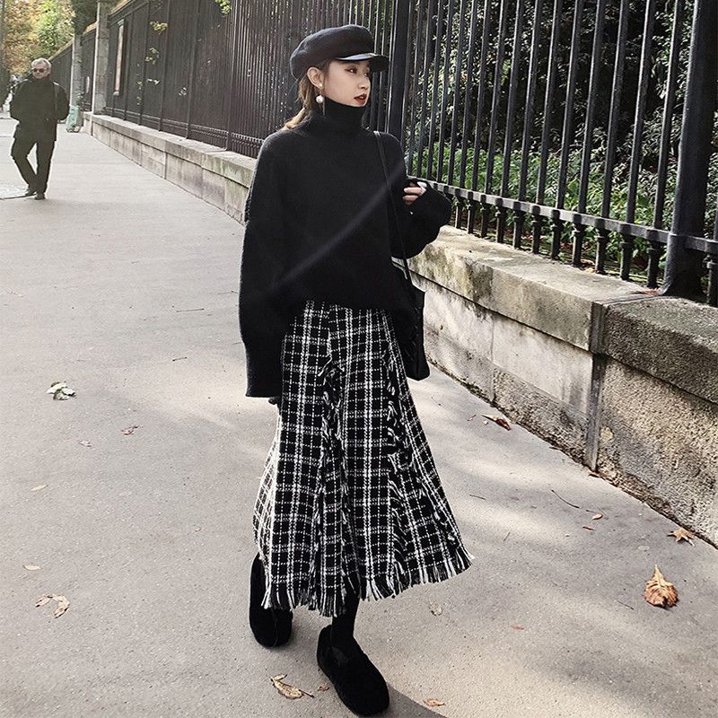Fashionable sweater trend with Western style reducing age, 2024 autumn and winter casual woolen fringe plaid skirt_voghion.com