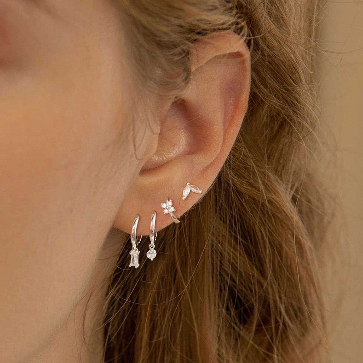 Set di orecchini a farfalla con fiore in zircone, in ottone placcato in oro vero, molto richiesti, in argento_voghion.com