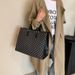 large capacity tote bag new retro shopping bag light luxury niche commuter portable messenger bag_voghion.com