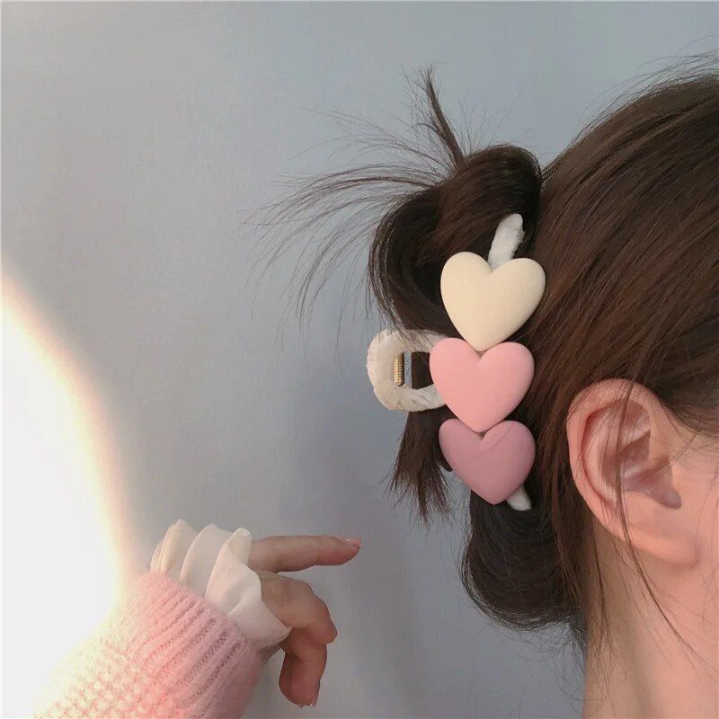 AWAYTR – pinces à cheveux en acrylique en forme de cœur, grandes pinces en forme de crabe pour femmes et filles, Barrette de bain, coiffure à la mode, nouvelle collection coréenne_voghion.com