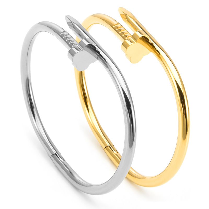 Nouveau bracelet à ongles en trèfle à quatre feuilles à vendre à chaud Bracelet en acier titane Niche tout match bracelet à ongles en forme de cœur de pêche léger de luxe_voghion.com