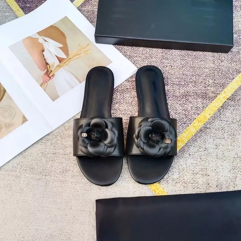 Pequeñas zapatillas versátiles de verano para mujer, línea de Camelia CC de viento fragante con flor, parte inferior plana a la moda, novedad de 2024_voghion.com