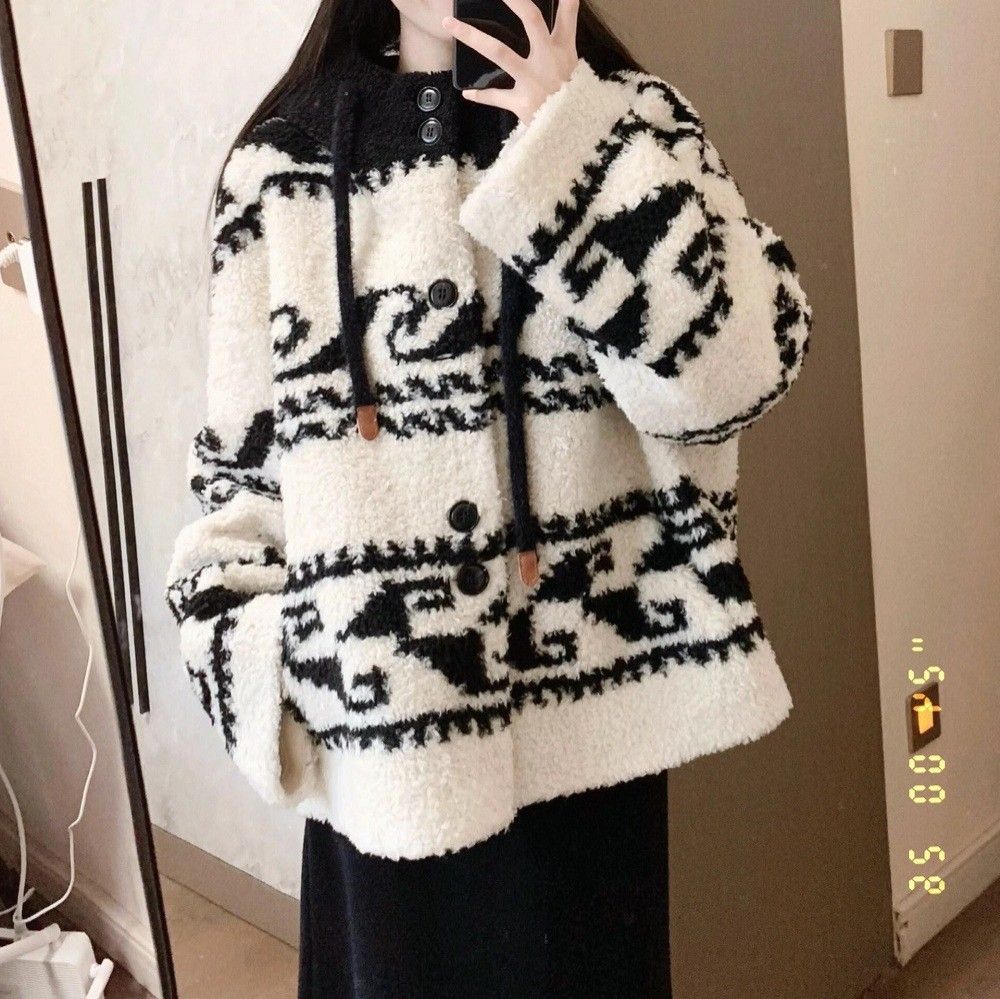 Casaco feminino de lã de cordeiro estilo petite, modelo curto, da coleção de inverno Seoul Winter~. Jaqueta com capuz quentinha e felpuda, nova coleção de inverno._voghion.com