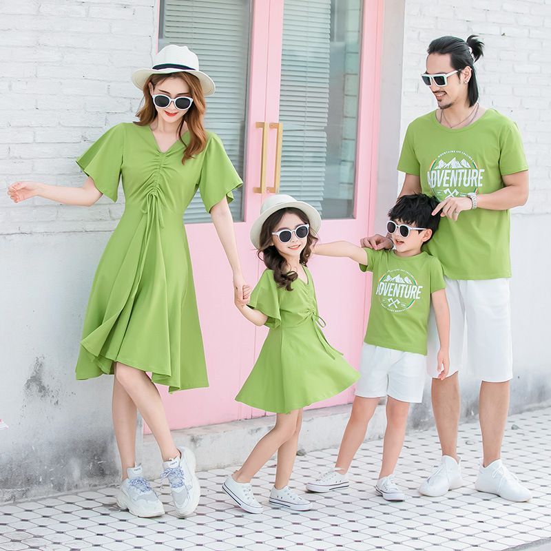 Mutter & Kinder Eltern-Kind-Sommerkleidung 2024 Mutter-Tochter-Kleid einteiliger neuer kurzärmeliger Familienanzug im koreanischen Stil_voghion.com