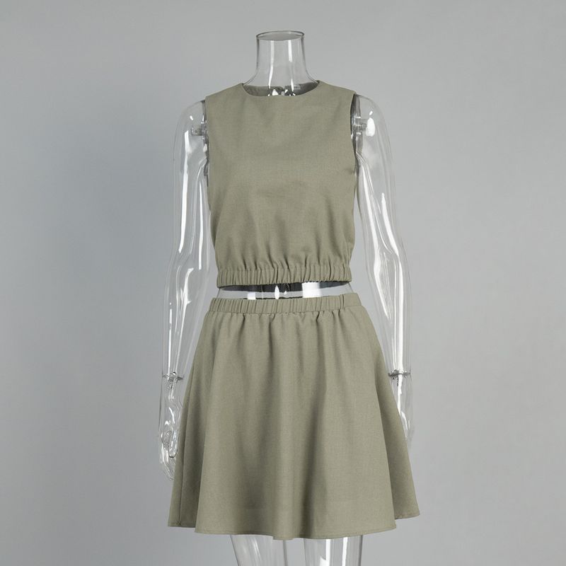 Completo da donna con scollo rotondo, gilet, gonna a pieghe, comodo e casual, per donna_voghion.com