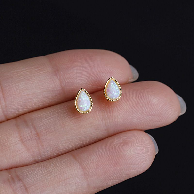 Orecchini a bottone in argento sterling placcato oro 14K - Opale australiano, design semplice, elegante e versatile_voghion.com