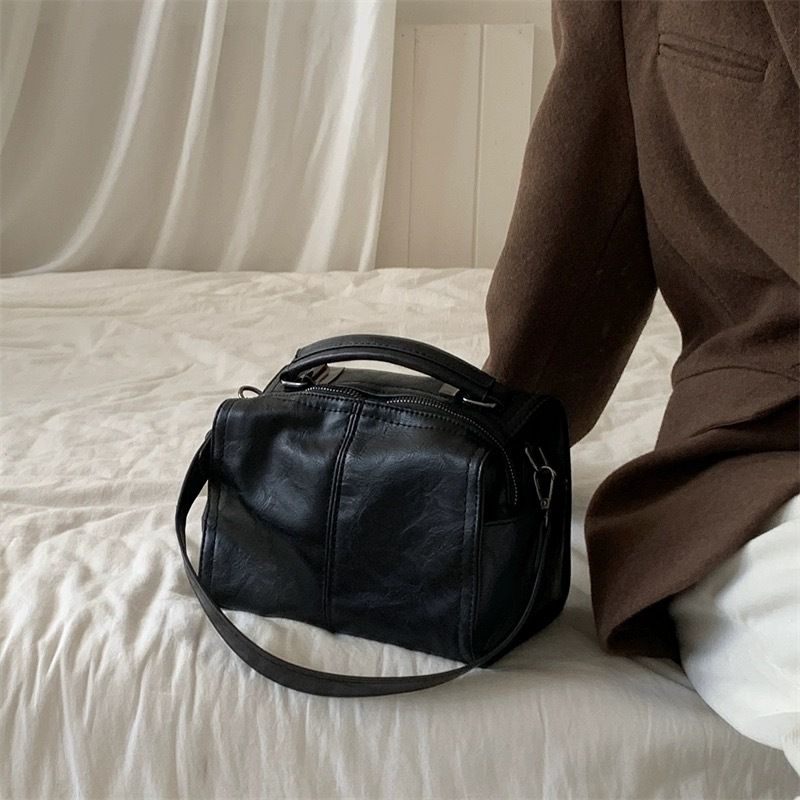Women's Bag 2025 New Popular Korean Niche Handbag Large Capacity Handheld Camera Diagonal Cross Bag_voghion.com