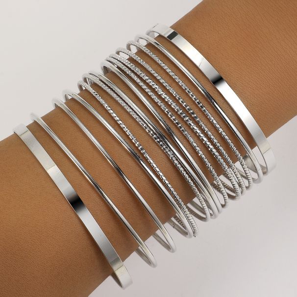 Retro Personalisierter übertriebener Anzug mit breitem Gesicht Gold glänzendes unregelmäßiges Armband Mehrteiliges Set_voghion.com