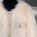"Eleganter Kurzmantel für Damen - Weiche Winterjacke mit Kunstfellfutter, Leichtes Polyester-Mischgewebe, Rundhalsausschnitt, Knopfleiste vorne, S/M/L/XL, Beige/_voghion.com