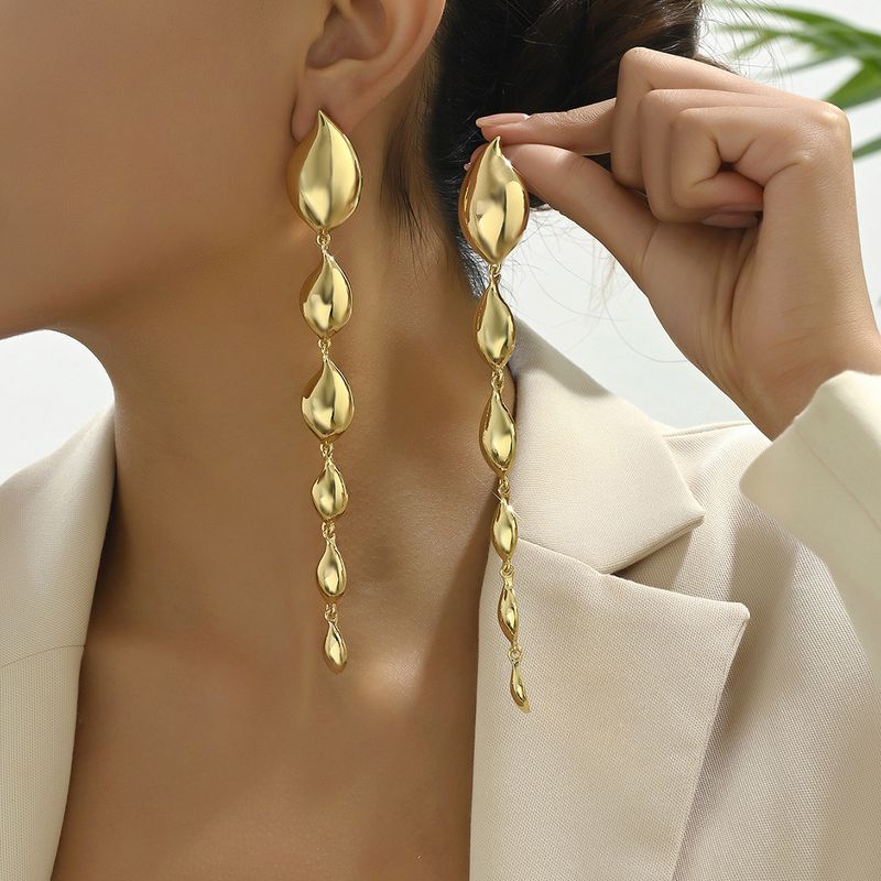 Ins Personality Exaggerated Ladies Earrings Niche Tassel Design Water Drop Earrings Metal Style All Match Earrings_voghion.com