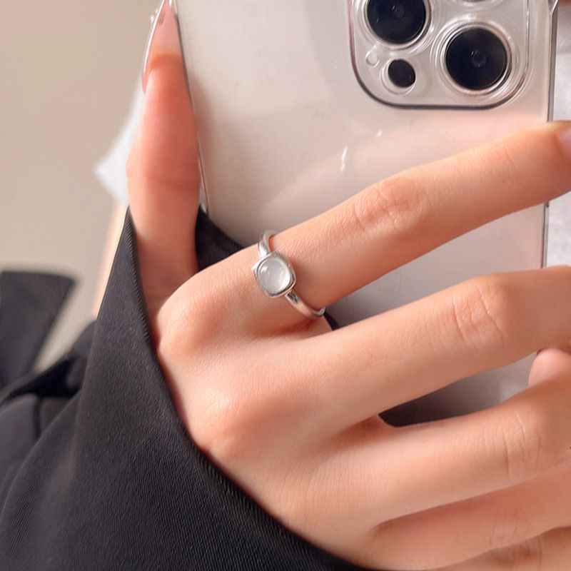 Französischer weißer Mondlicht-Quadratring für Frauen, einfacher, vielseitiger offener Nischenring, neuer Modeschmuck im Ins-Stil_voghion.com