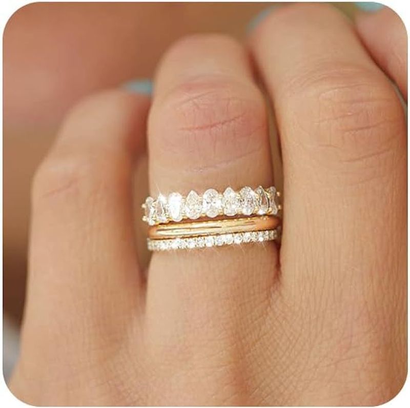 Nuovo set di anelli di fidanzamento impilabili in tre pezzi da donna, in oro 14 carati, con diamanti intarsiati, semplici e creativi, con personalità._voghion.com