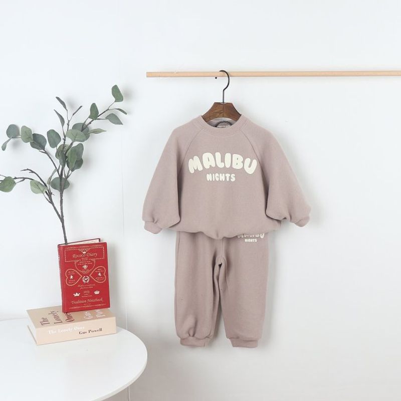 Koreanische Version Herbst 2024 neuer einfarbiger Kapuzenpullover für Jungen und Mädchen mit Buchstaben und langen Ärmeln, kleine und mittelgroße Kinderbeine_voghion.com