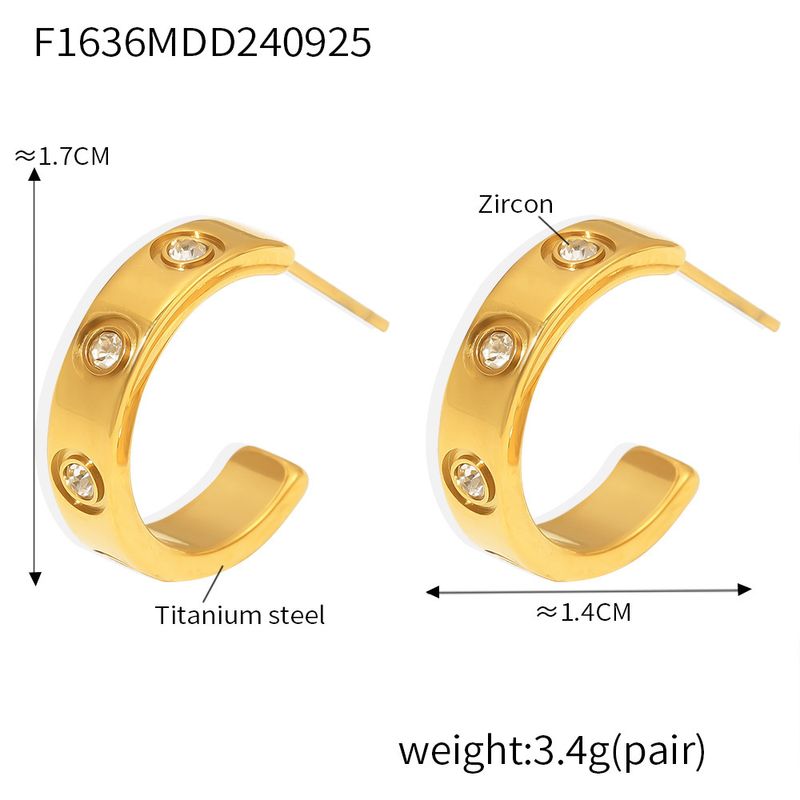 Orecchini da donna con zirconi a forma di C, semplici orecchini in acciaio al titanio placcati oro K, stile freddo_voghion.com