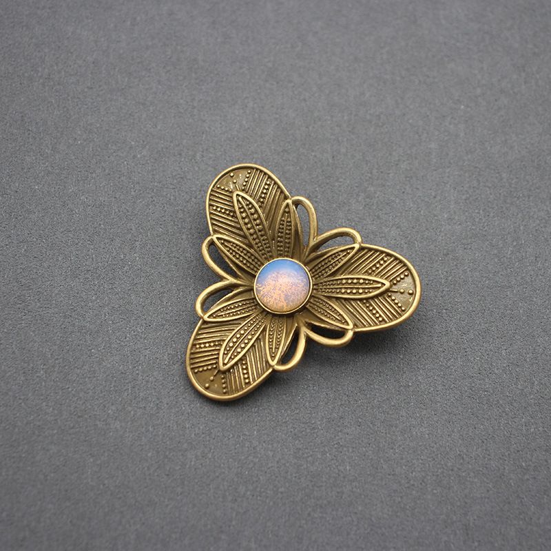 Women's Brooches distressed brooch red agate inlaid flower brooch plated with old gold simple niche middle-aged jewelry_voghion.com