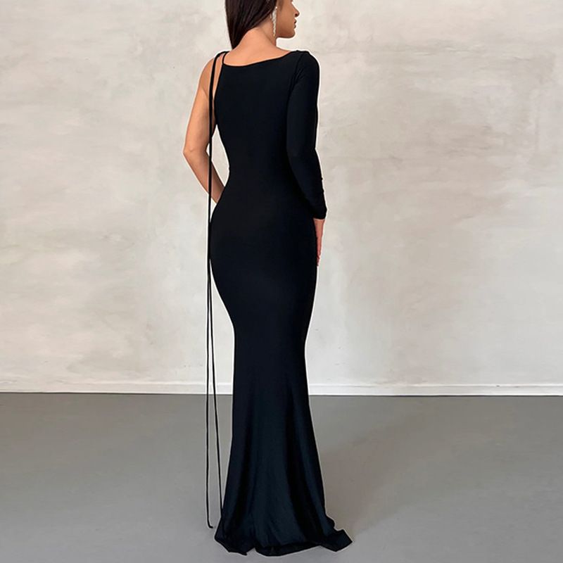 Elegante vestito sexy con apertura sul retro a coda di pesce aderente in stile Dea monospalla_voghion.com