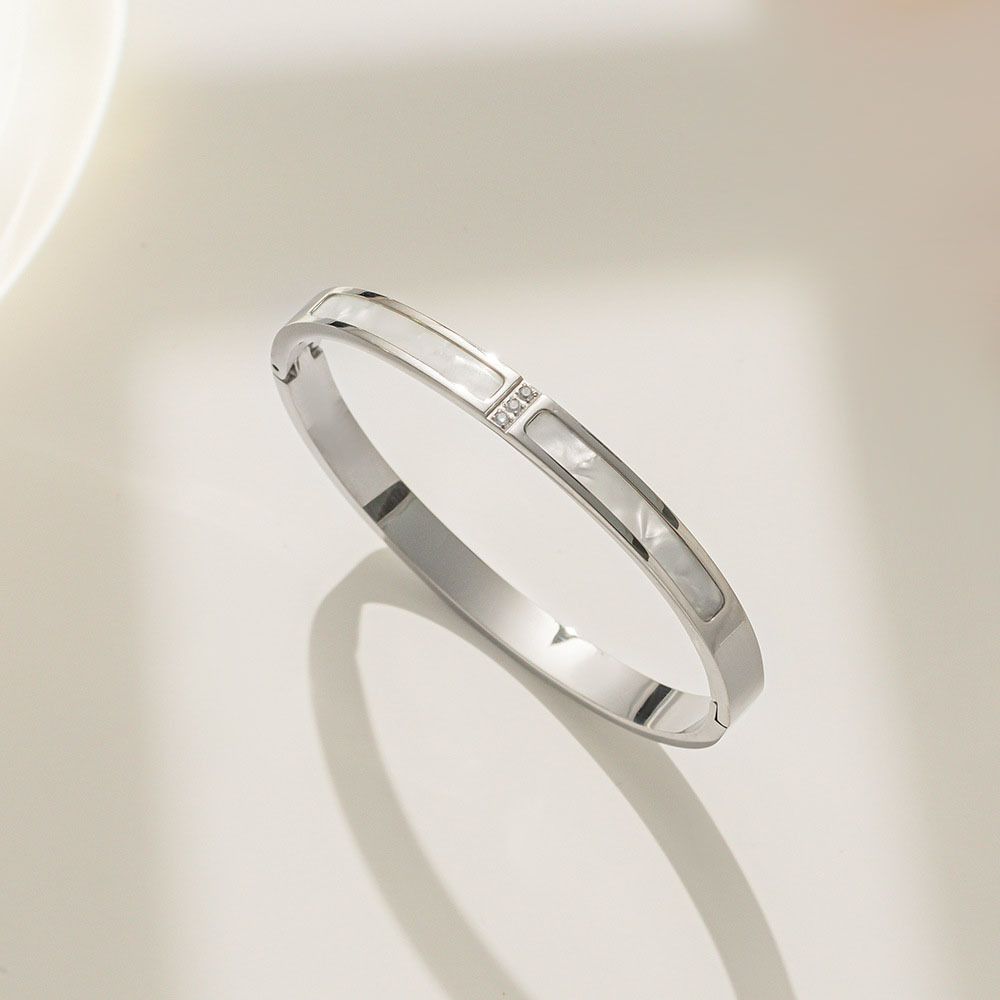 Koreanische Version der weißen Perlmuttschale mit drei Diamanten und Diamanten eingelegt einfaches 18 Roségold vergoldetes Armband Titanstahlarmband verblasst nicht_voghion.com