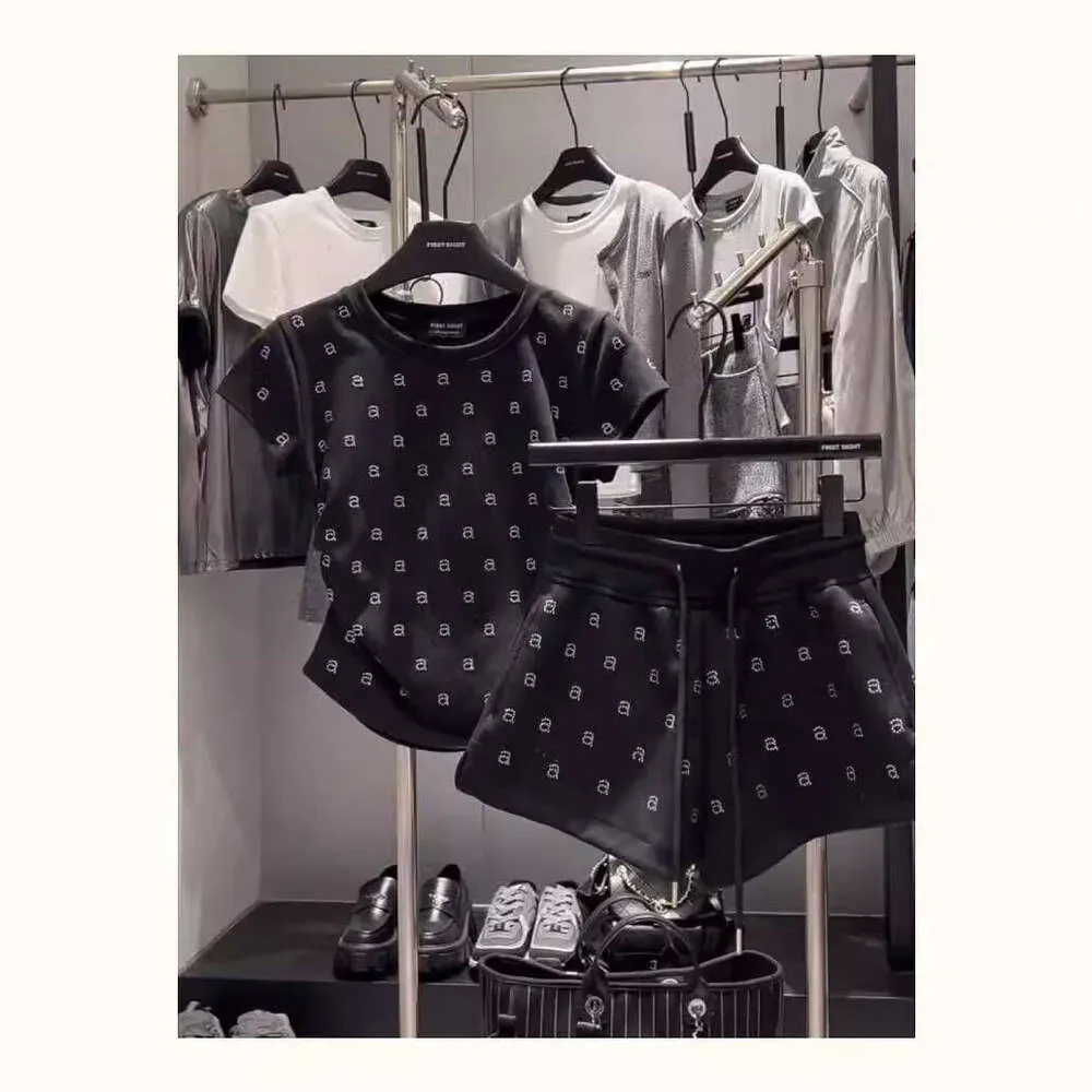 Ensemble deux pièces tendance, style coréen haut de gamme, été 2024, coupe décontractée et amincissante._voghion.com