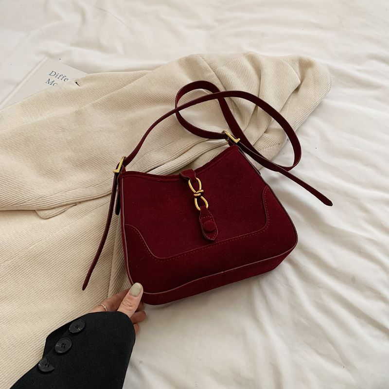 Sottobraccio per donna 2024 nuova sella alla moda con un temperamento di nicchia, borsa a tracolla con tracolla singola con fibbia in metallo_voghion.com