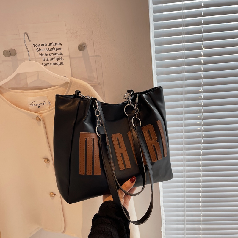 Amy Rabbit Women's Bag Large-Capacity Foreign Style 2023 New Letter Pattern simple female trendy niche design shoulder bag_voghion.com