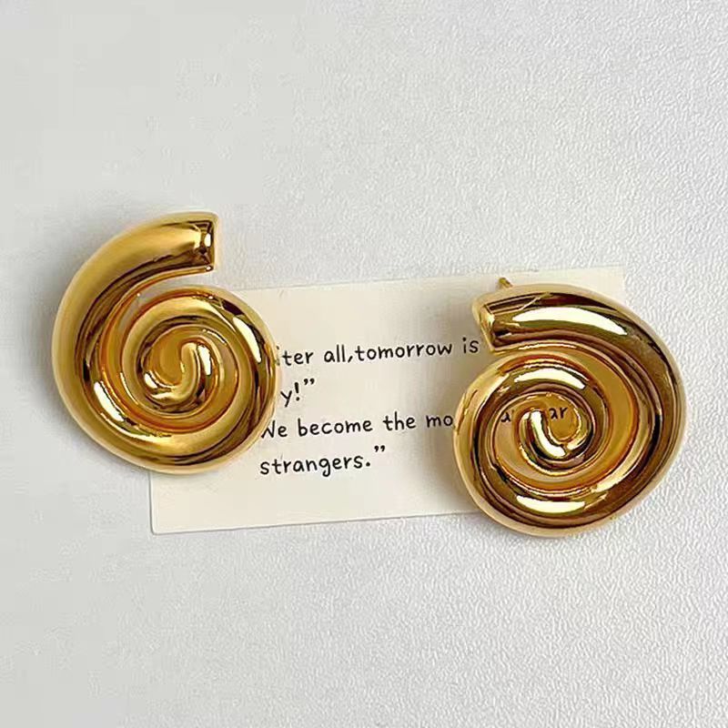 Kupfer vergoldete Mode heiß verkaufte Metallspiralohrringe Persönlichkeit vielseitiger High-End-Ohrschmuck_voghion.com