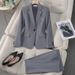 Elegante grijze damespakset – professioneel jasje en broek voor kantoor, sollicitatiegesprekken en formele gelegenheden (S-4XL, klassieke pasvorm)_voghion.com